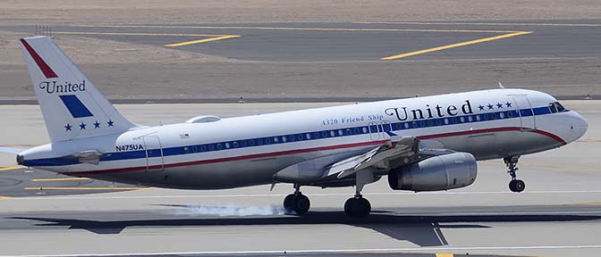 United Airlines Airbus A320 Friend Ship N475UA, Phoenix Sky Harbor, April 12, 2015